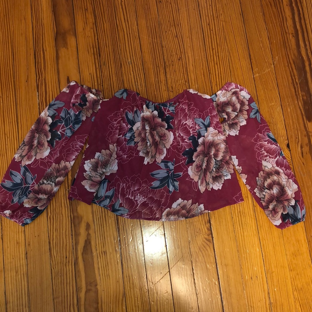 CHARLOTTE RUSSE FLOWLY OFF THE SHOULDER CROP TOP
